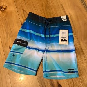 NWT - Boys Billabong swim trunks - Size 7/XL